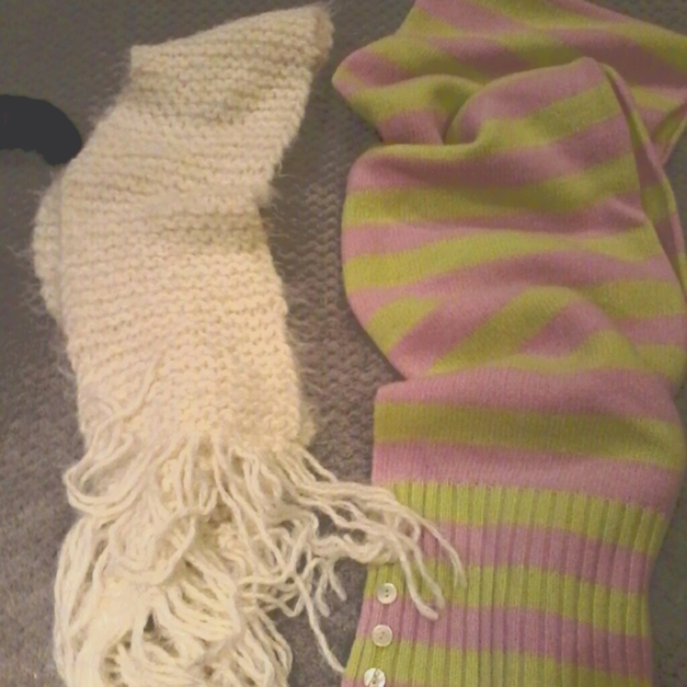 EUC bundle of 2 scarves